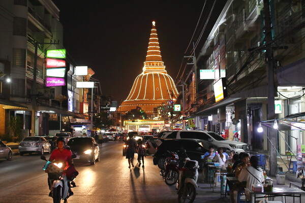 Phra Pathom Chedi Ratchaworamahawihan in Nakhon Pathom Thailand Asia Picture Board by Wilfried Strang