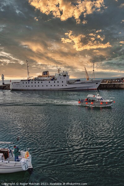 Awe-inspiring Scillonian 3 Picture Board by Roger Mechan