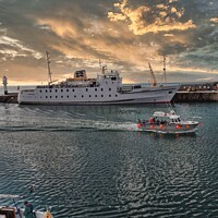Buy canvas prints of Awe-inspiring Scillonian 3 by Roger Mechan