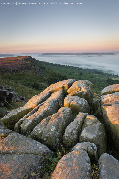 Summer mornings at Curbar Edge, Peak District, Der Picture Board by Steven Nokes