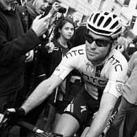 Buy canvas prints of Here comes Cav, London by Simon Connellan