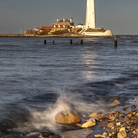 Buy canvas prints of St Mary's Lighthouse Northumberland. by Craig Yates