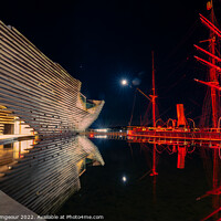 Buy canvas prints of Victoria & Albert Museum with the RRS Discovery  by Ian Scrimgeour