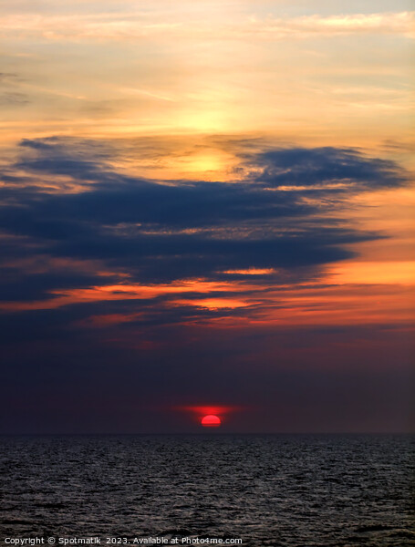 Sunset dusk view of setting sun ocean horizon  Picture Board by Spotmatik 