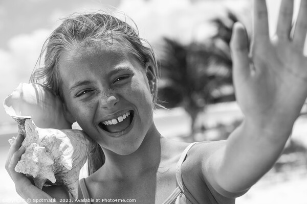 Portrait of beautiful girl with seashell on beach Picture Board by Spotmatik 