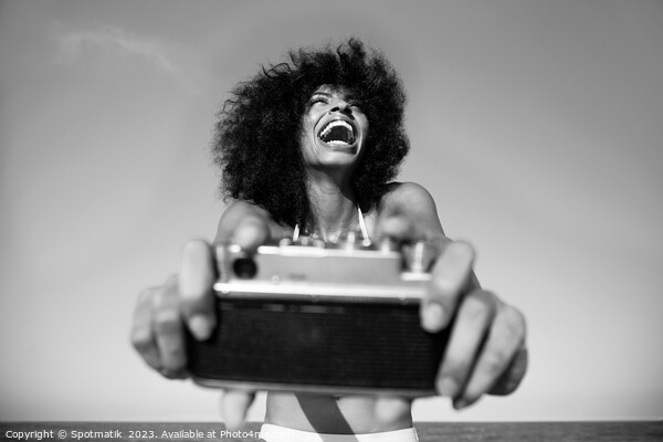Laughing Afro American girl taking selfie on beach Picture Board by Spotmatik 
