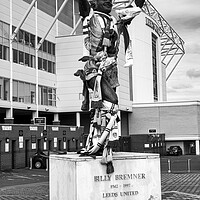 Buy canvas prints of Billy Bremner Monument Mono by Steve Smith