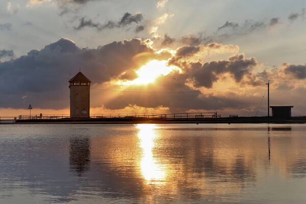 Sun setting over Batemans Tower in Brightlingsea  Picture Board by Tony lopez