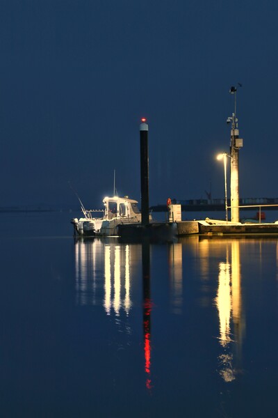 Fishing boat at the Hammerhead jetty in Brightlingsea  Picture Board by Tony lopez