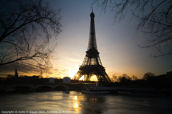 Eiffel Tower Picture Board by Justo II Gayad