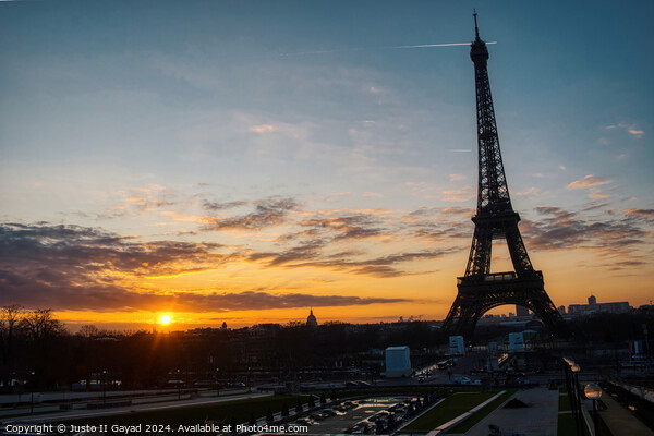 Sunrise Eiffel tower Paris, France Picture Board by Justo II Gayad
