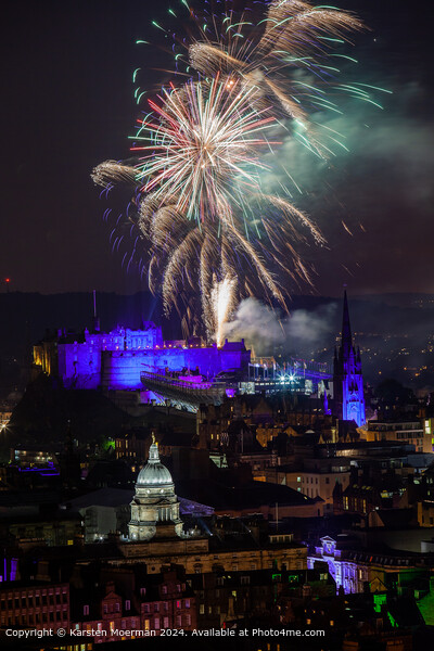 fireworks exploding over edinburgh castle Picture Board by Karsten Moerman