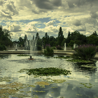 Buy canvas prints of  Hyde Park Fountains  by Rob Hawkins