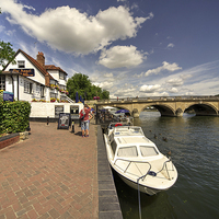 Buy canvas prints of  Henley Bridge  by Rob Hawkins