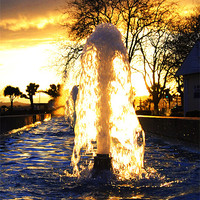 Buy canvas prints of Fountain at sundown by Rob Hawkins