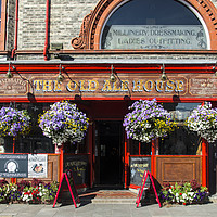 Buy canvas prints of The Old Ale house  by Rob Hawkins