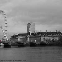 Buy canvas prints of London Eye by les tobin