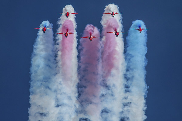 Red Arrows roll out 2 Picture Board by Oxon Images