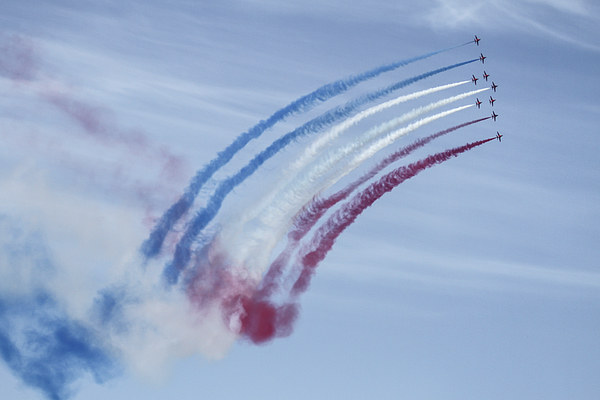 Red Arrows Farnborough Picture Board by Oxon Images