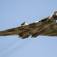 Buy canvas prints of Delta Bomber Vulcan XH558 at RIAT by Oxon Images