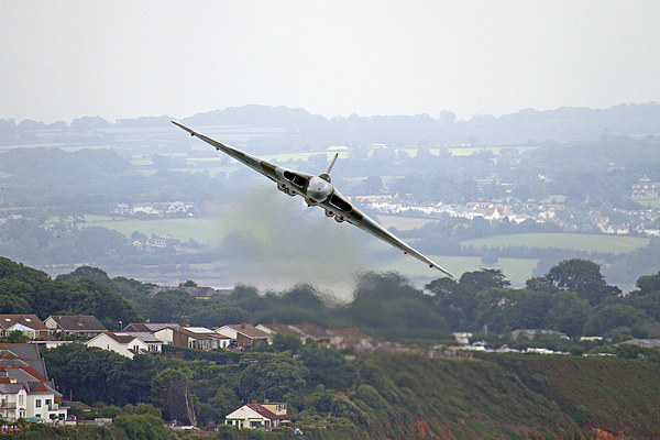 The final Vulcan flight at Dawlish Picture Board by Oxon Images