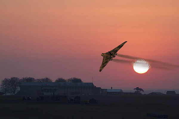  Vulcan XH558 sunset flypast Picture Board by Oxon Images
