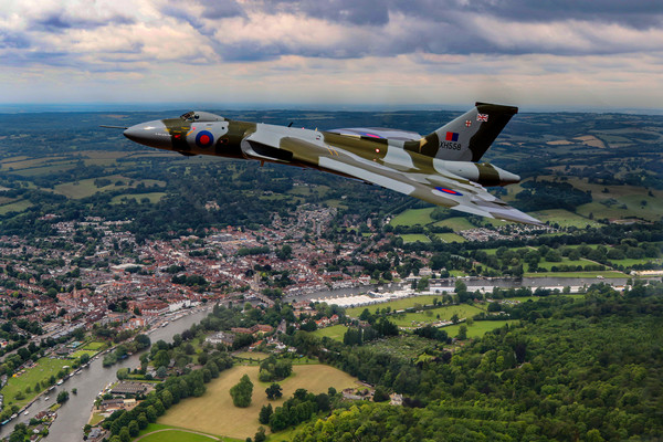 Vulcan XH558 over Henley Picture Board by Oxon Images