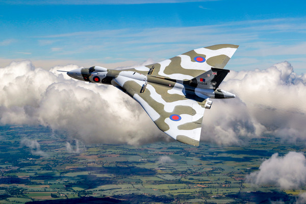 Vulcan Bomber Vulcan XH558 Picture Board by Oxon Images