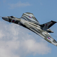Buy canvas prints of Avro Vulcan bomber XH558 by Oxon Images
