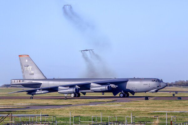 B52 Take off at Fairford Picture Board by Oxon Images