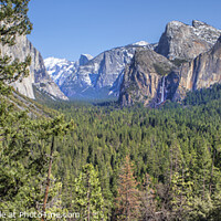 Buy canvas prints of Tunnel View, Yosemite Valley. by David Hare