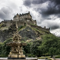Buy canvas prints of Edinburgh Castle by Sam Smith