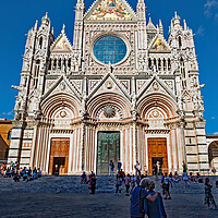 Buy canvas prints of Admiring Il Duomo, Siena by Joyce Storey