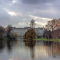 Buy canvas prints of  Buckingham Palace London by Lynn Bolt