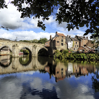 Buy canvas prints of Elvet Bridge, River Wear, Durham, England  by Lynn Bolt