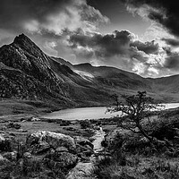 Buy canvas prints of The Ogwen valley by Rory Trappe