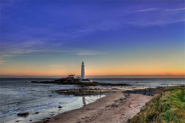 St Marys Lighthouse at sunrise. Picture Board by Kevin Tate