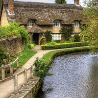 Buy canvas prints of The Thatched Cottage by Tom Gomez