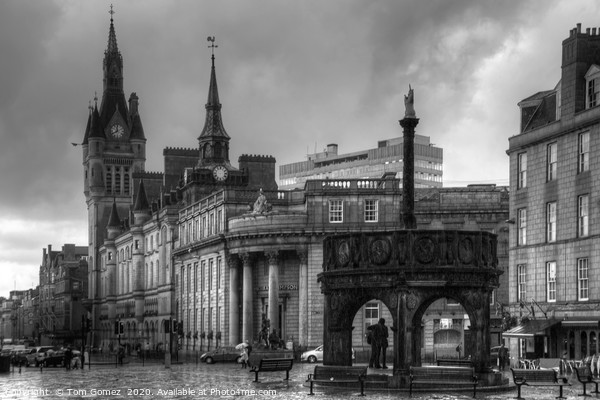 The Castlegate in the driving rain - B&W Picture Board by Tom Gomez