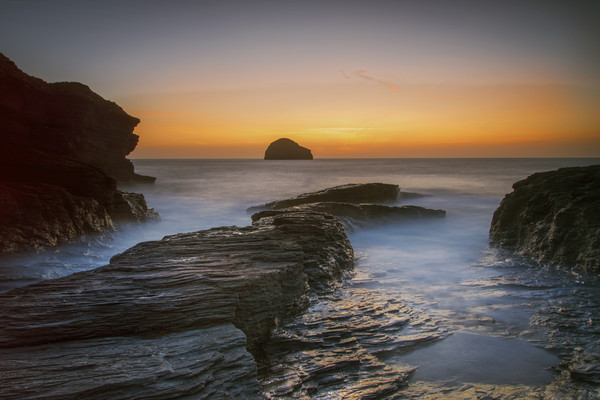 End of the day at Trebarwith strand north Cornwall Canvas Print by Eddie John