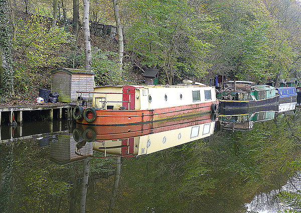 Rochdale Canal at Hebden Bridge. Picture Board by Lilian Marshall