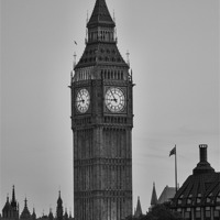 Buy canvas prints of Londons Big Ben by Dean Messenger