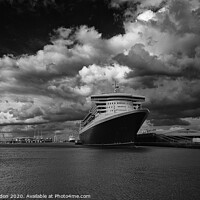 Buy canvas prints of Queen Mary 2 by Bernie Condon
