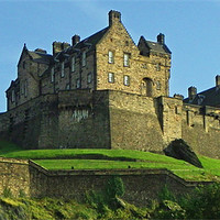 Buy canvas prints of Edinburgh Castle by Dawn Gillies