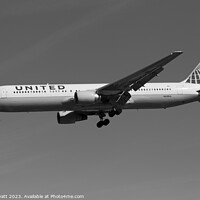 Buy canvas prints of United Airlines Boeing 767 by David Pyatt