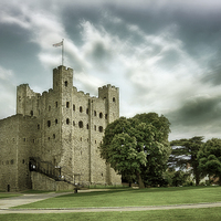 Buy canvas prints of  Rochester Castle by Rob Toombs