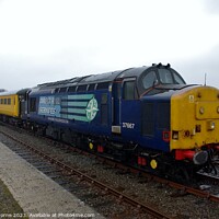 Buy canvas prints of Class 37 At Thurso by Lee Osborne