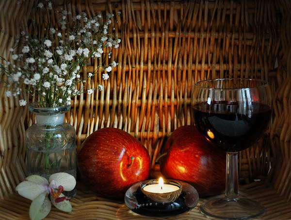  apples and wine Picture Board by sue davies
