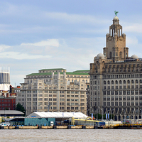 Buy canvas prints of  liverpool skyline by sue davies