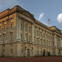 Buy canvas prints of Buckingham palace by Mark Bunning